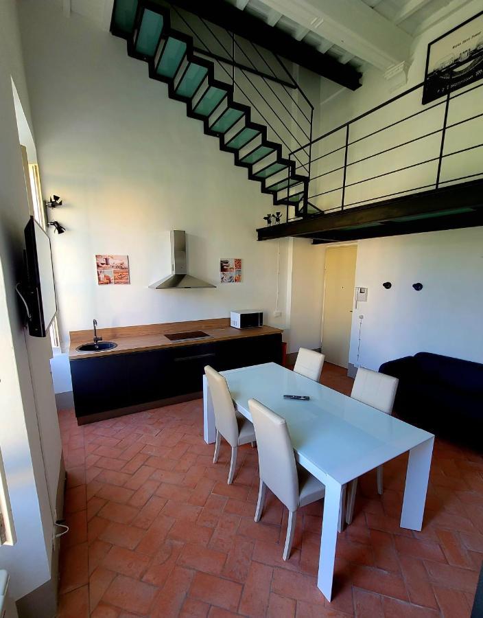 La Villa Apartments - Convenient For Sardinia And Corsica - 4 Beds - Private Parking Included With Camera Ливорно Екстериор снимка