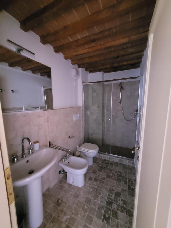 La Villa Apartments - Convenient For Sardinia And Corsica - 4 Beds - Private Parking Included With Camera Ливорно Екстериор снимка