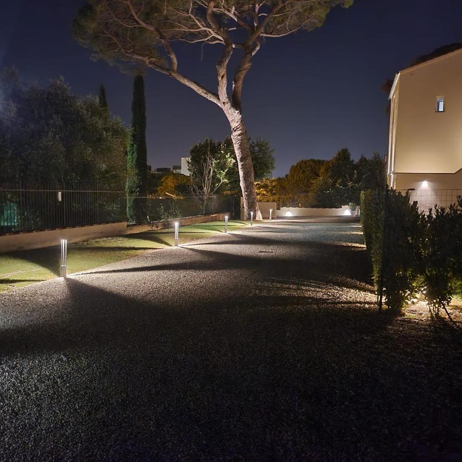 La Villa Apartments - Convenient For Sardinia And Corsica - 4 Beds - Private Parking Included With Camera Ливорно Екстериор снимка