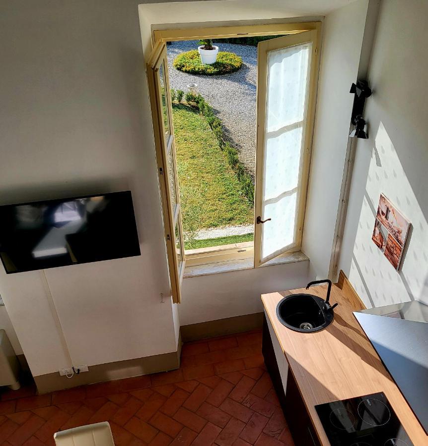 La Villa Apartments - Convenient For Sardinia And Corsica - 4 Beds - Private Parking Included With Camera Ливорно Екстериор снимка