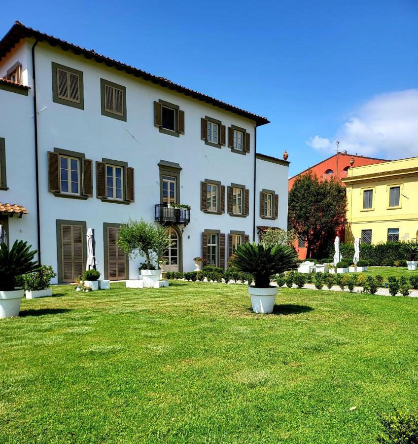 La Villa Apartments - Convenient For Sardinia And Corsica - 4 Beds - Private Parking Included With Camera Ливорно Екстериор снимка
