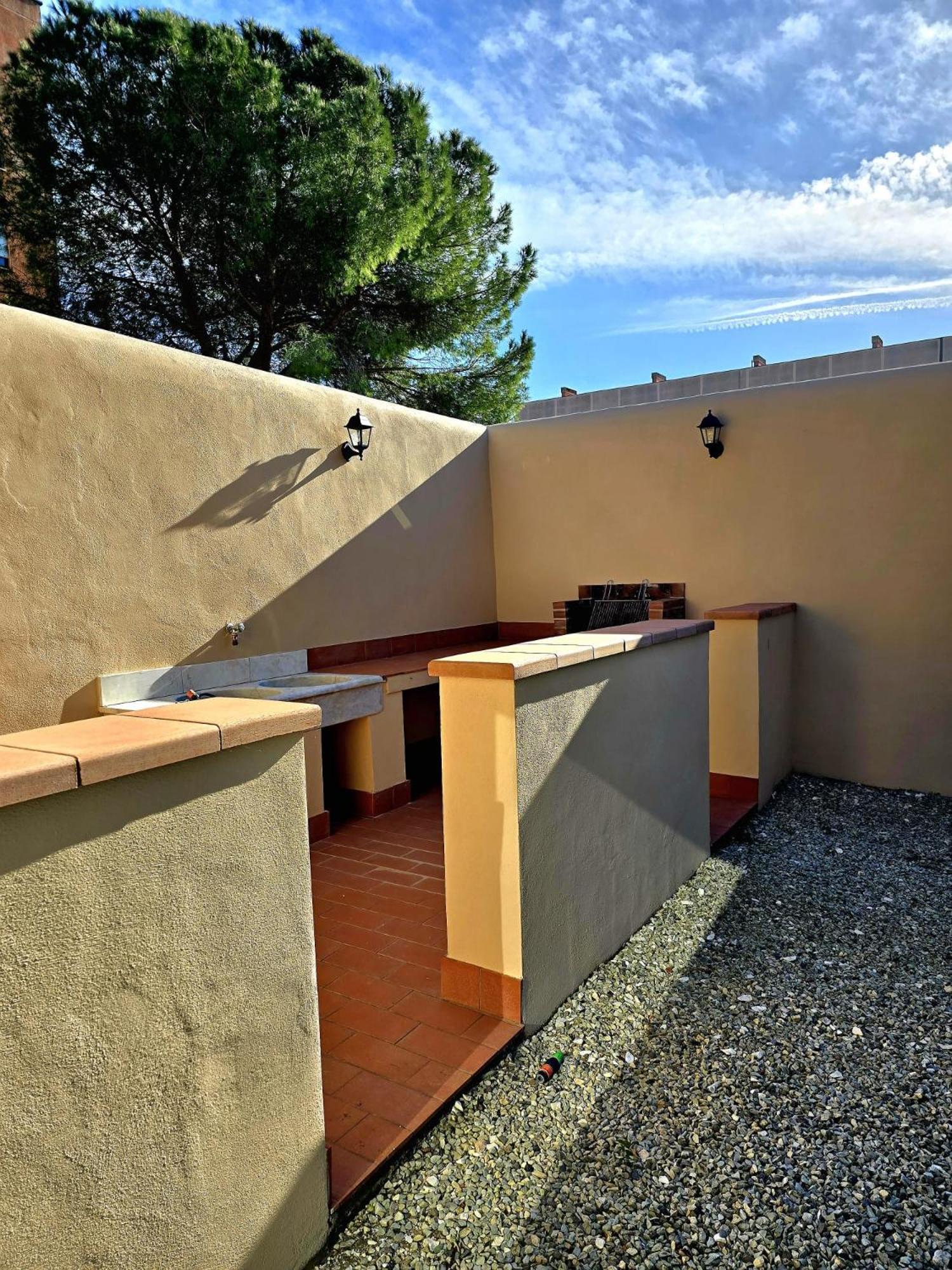La Villa Apartments - Convenient For Sardinia And Corsica - 4 Beds - Private Parking Included With Camera Ливорно Екстериор снимка