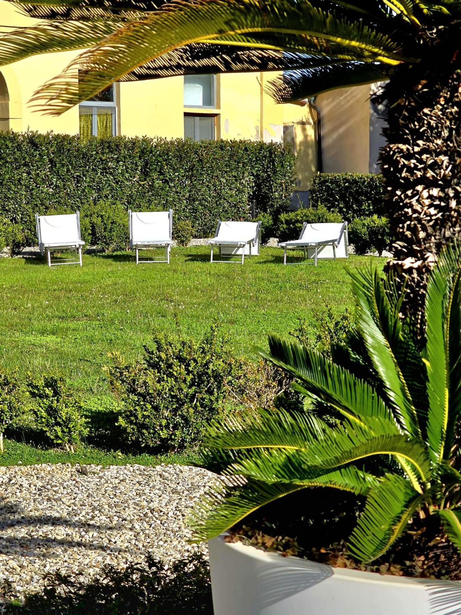 La Villa Apartments - Convenient For Sardinia And Corsica - 4 Beds - Private Parking Included With Camera Ливорно Екстериор снимка
