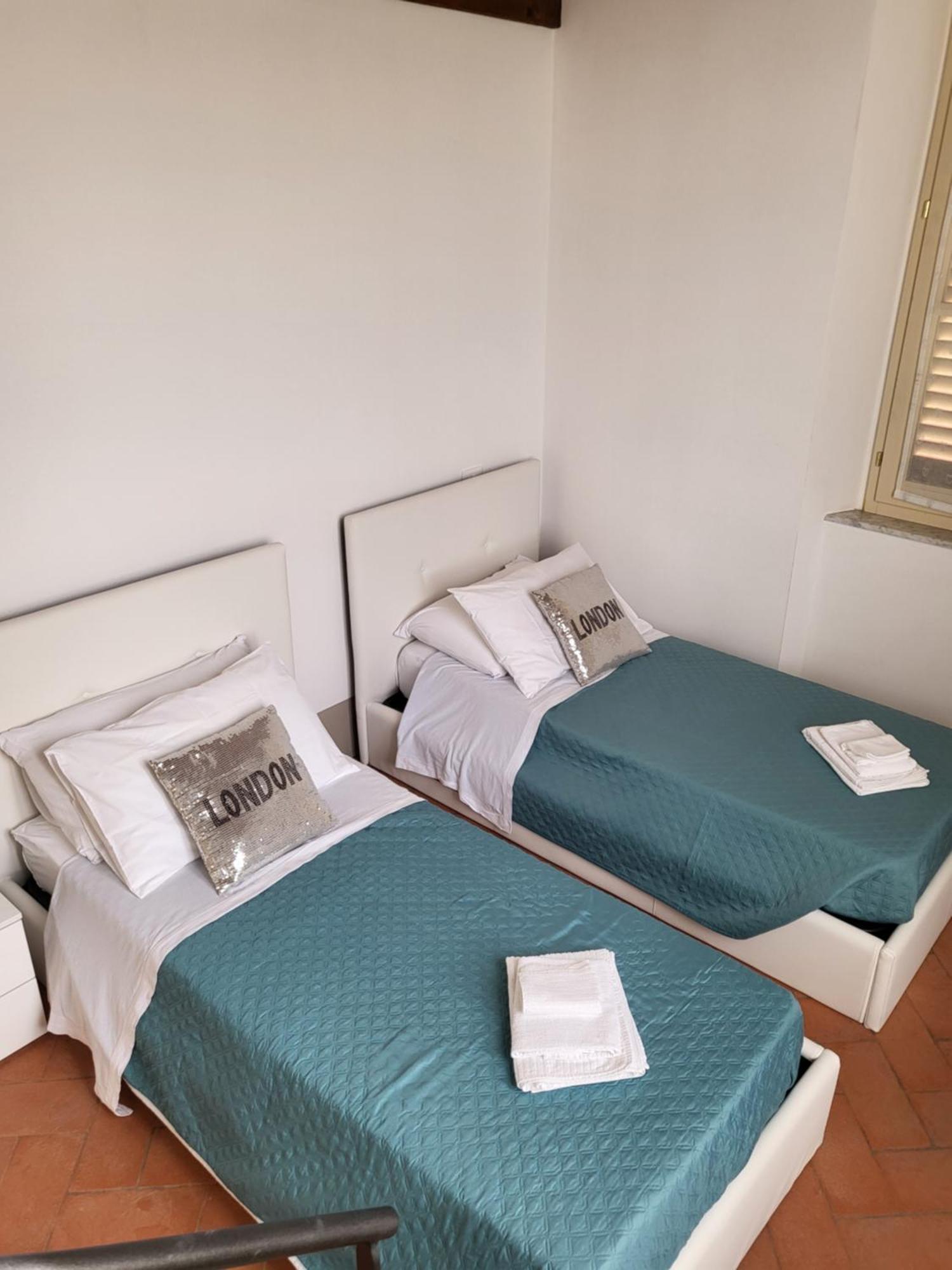 La Villa Apartments - Convenient For Sardinia And Corsica - 4 Beds - Private Parking Included With Camera Ливорно Екстериор снимка