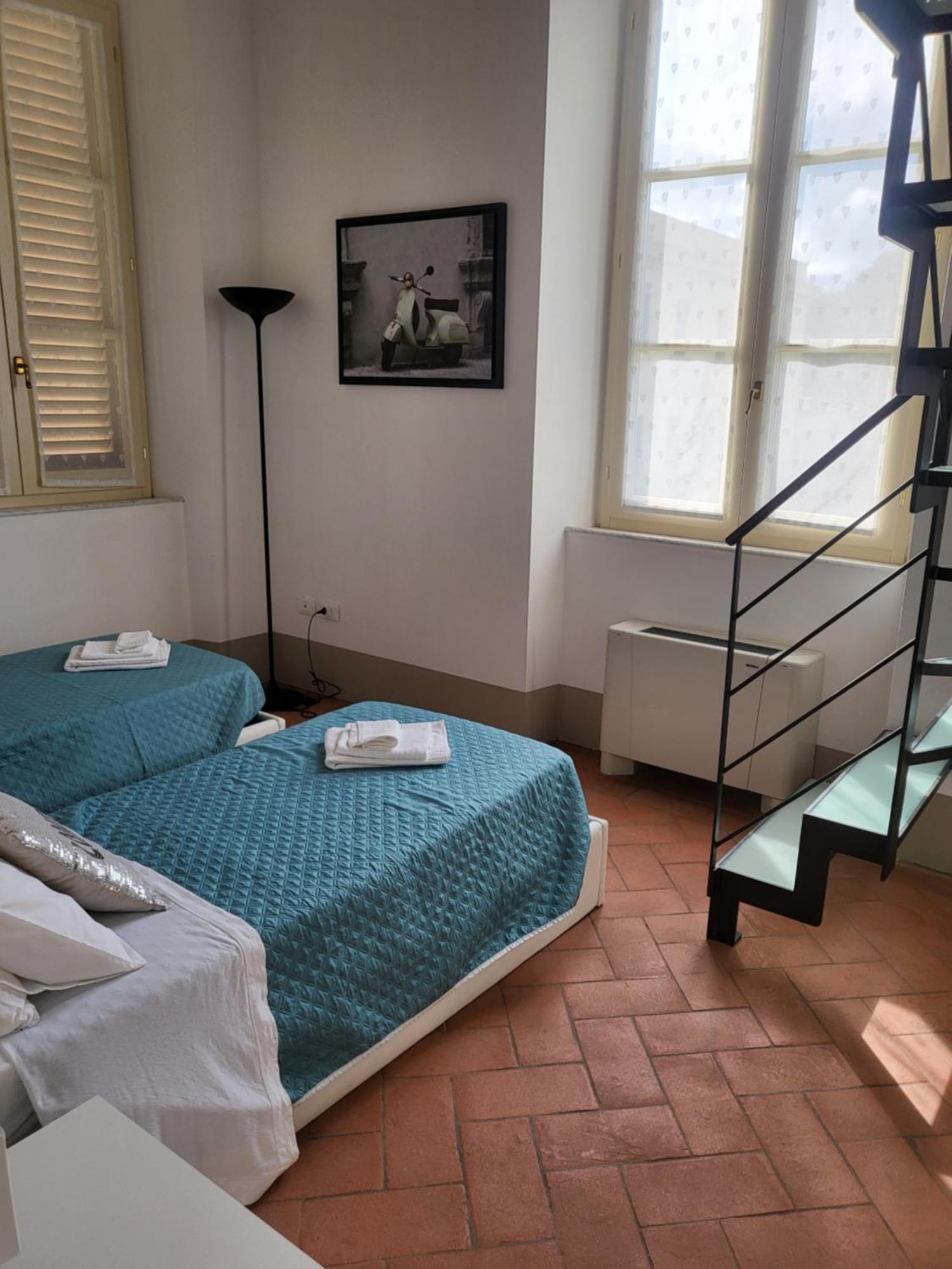 La Villa Apartments - Convenient For Sardinia And Corsica - 4 Beds - Private Parking Included With Camera Ливорно Екстериор снимка